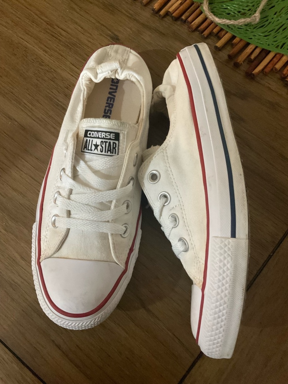 Chuck Taylor All Star Womens 9 Shoreline Slip-On Sneaker White